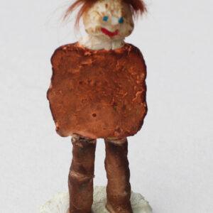 Kaksipuolinen Kummalla jalalla patsas